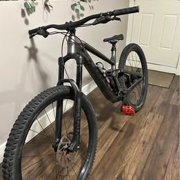 Specialized Stumpjumper Full Suspension Mountain Bike
