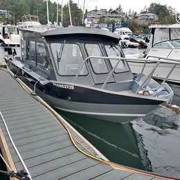 Aluminum Fishing Boat with Enclosed Cabin
